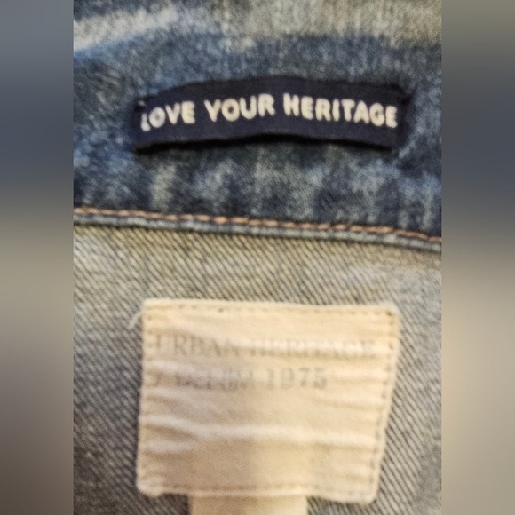 Urban Heritage Distressed  Fitted Button-Up Denim Vest - Picture 4 of 7